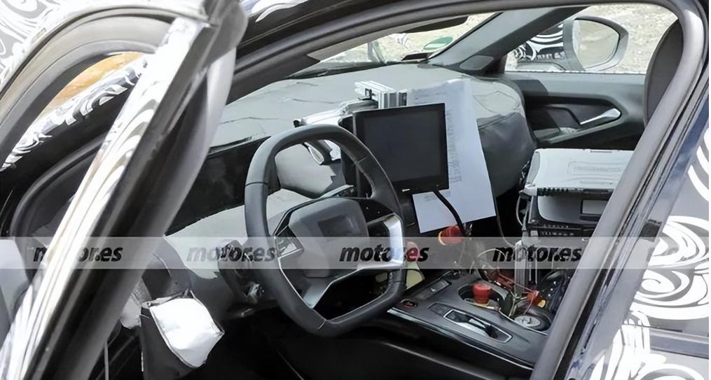 全新一代奥迪a4将发布,新一代奥迪a4曝光前脸继续扩大