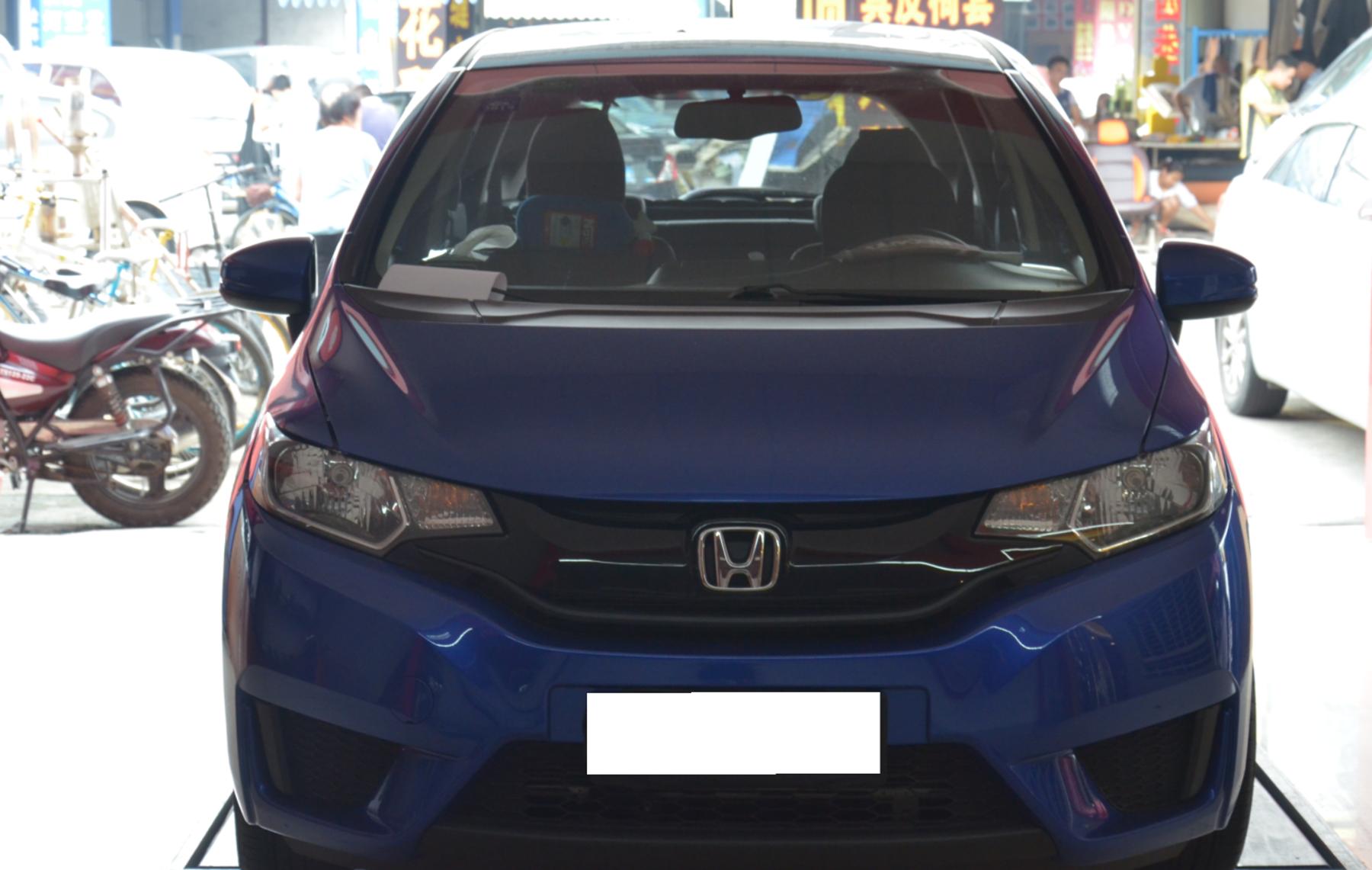 夜间开车灯led灯和卤素灯有何区别,高速公路上卤素灯好还是led灯好