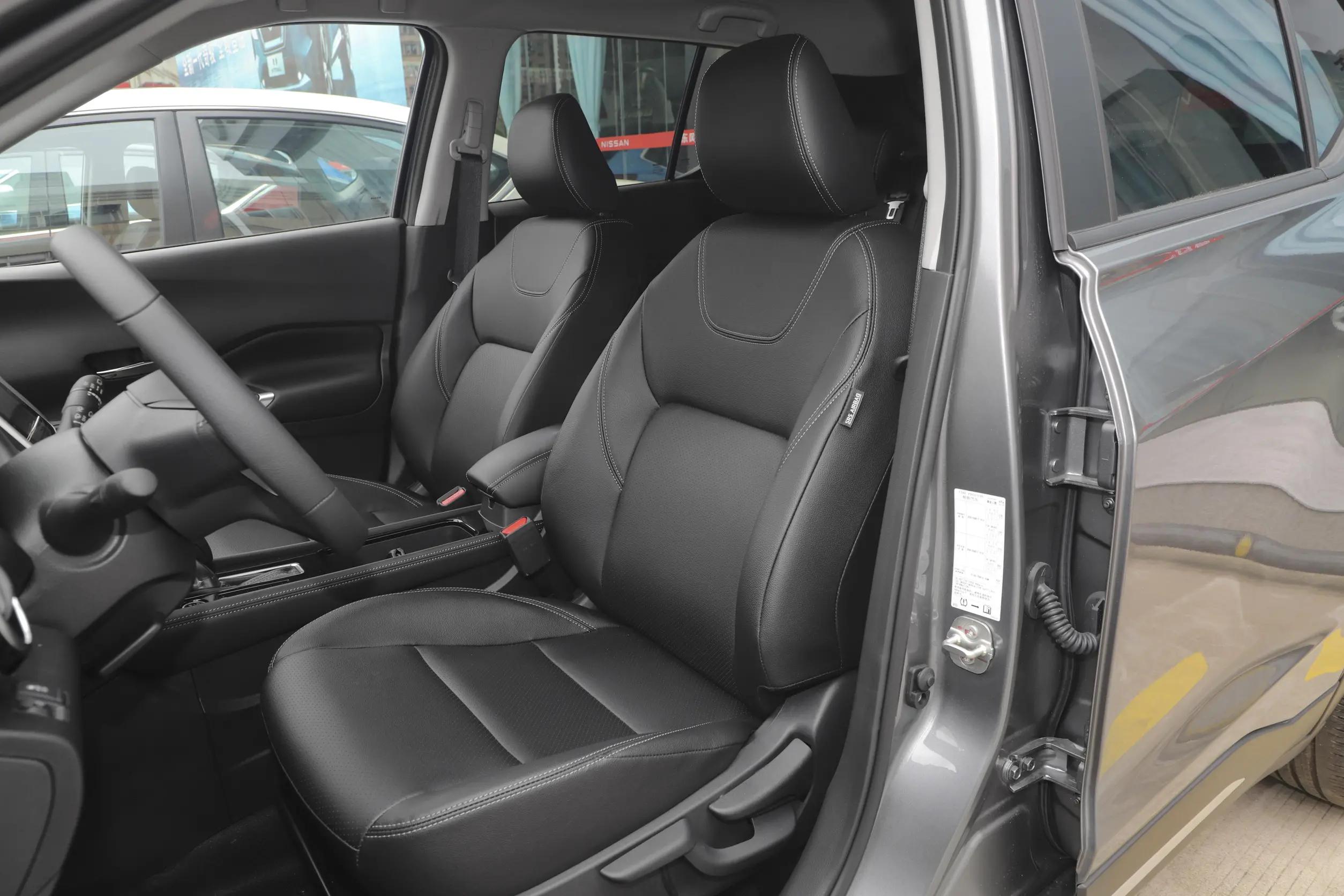 热门小型suv日产劲客,手动日产劲客