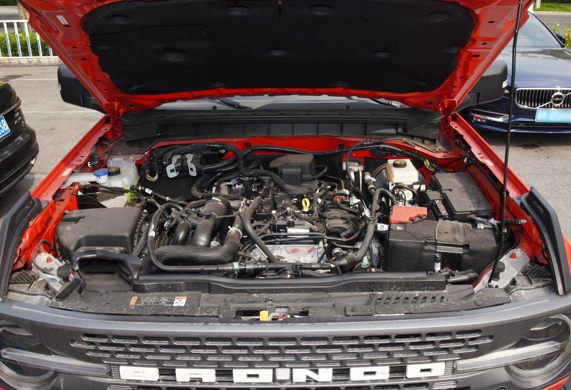 烈马broncosport和坦克300,坦克300和福特bronco哪个好看