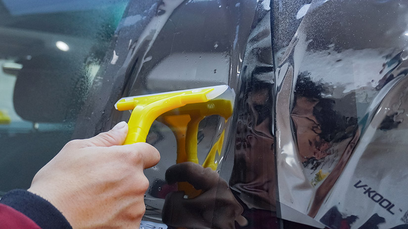 汽车贴膜有水波纹是怎么回事,汽车前挡贴膜有水波纹几天消失