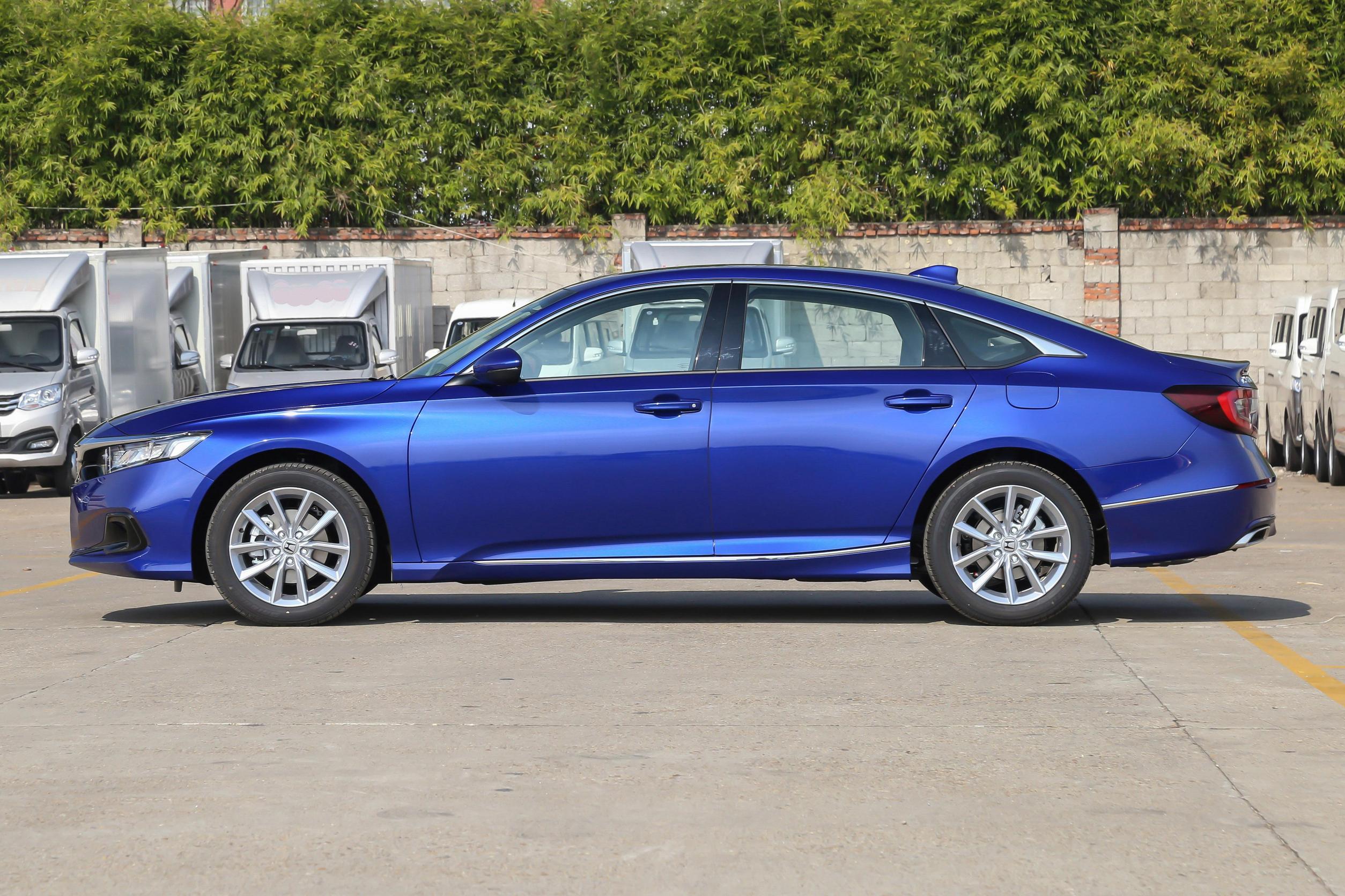 雅阁2022款260turbo豪华版内饰白色,本田雅阁2022款260TURBO舒适版