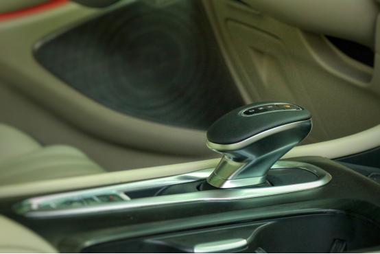 试驾测评24款埃尔法,深度试驾新款埃尔法