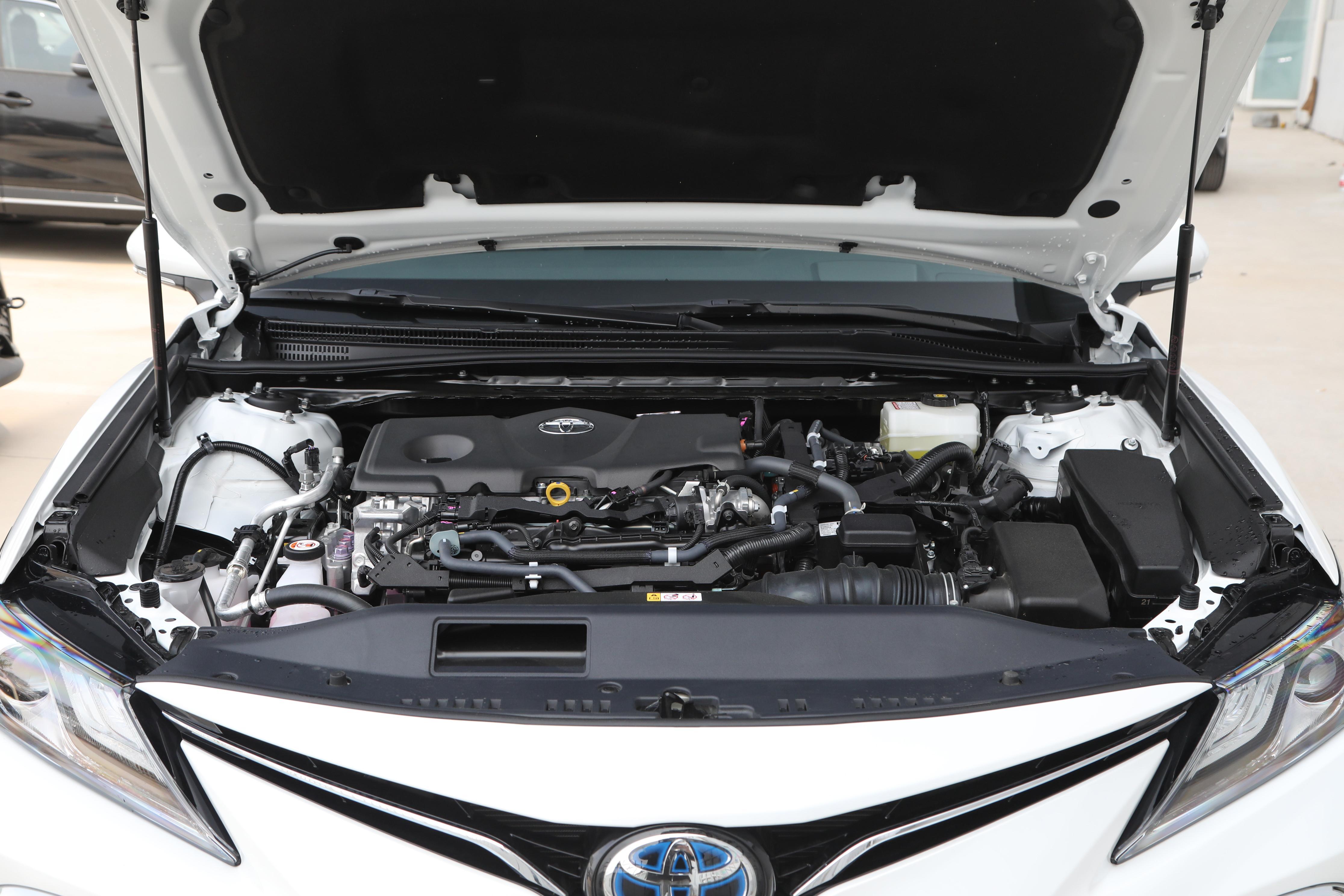 凯美瑞选择双擎领先版还是2.5豪华,凯美瑞双擎豪华版对比混动版