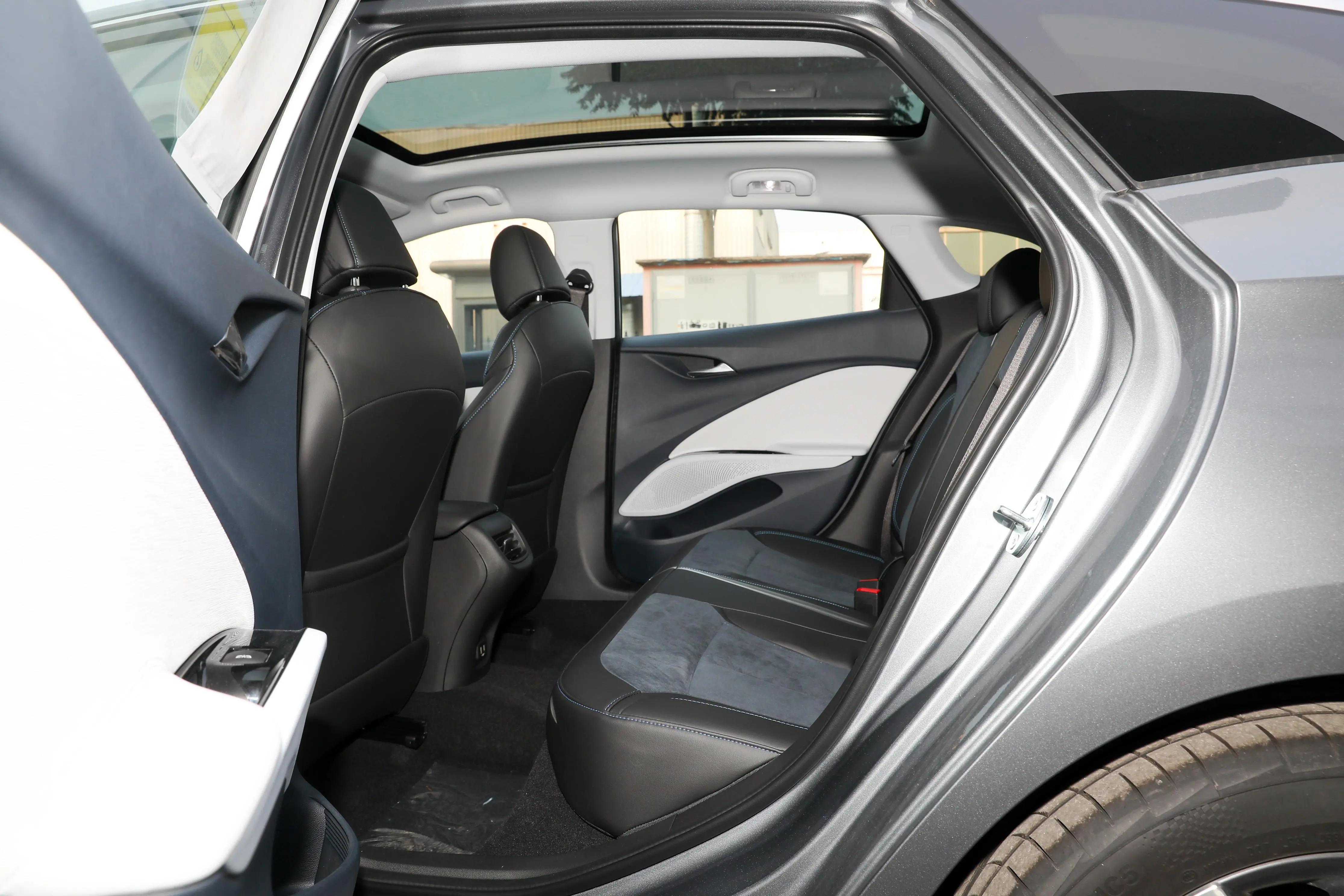 插电式混动车，微蓝6PHEV怎么样？全方面评测！实用性如何？