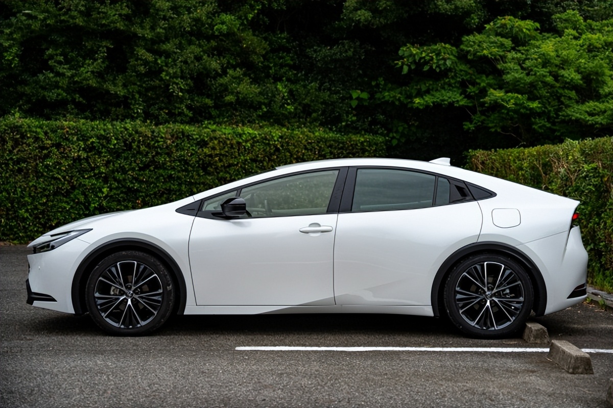 混动汽车推荐普锐斯第四代,普锐斯混动车的缺点