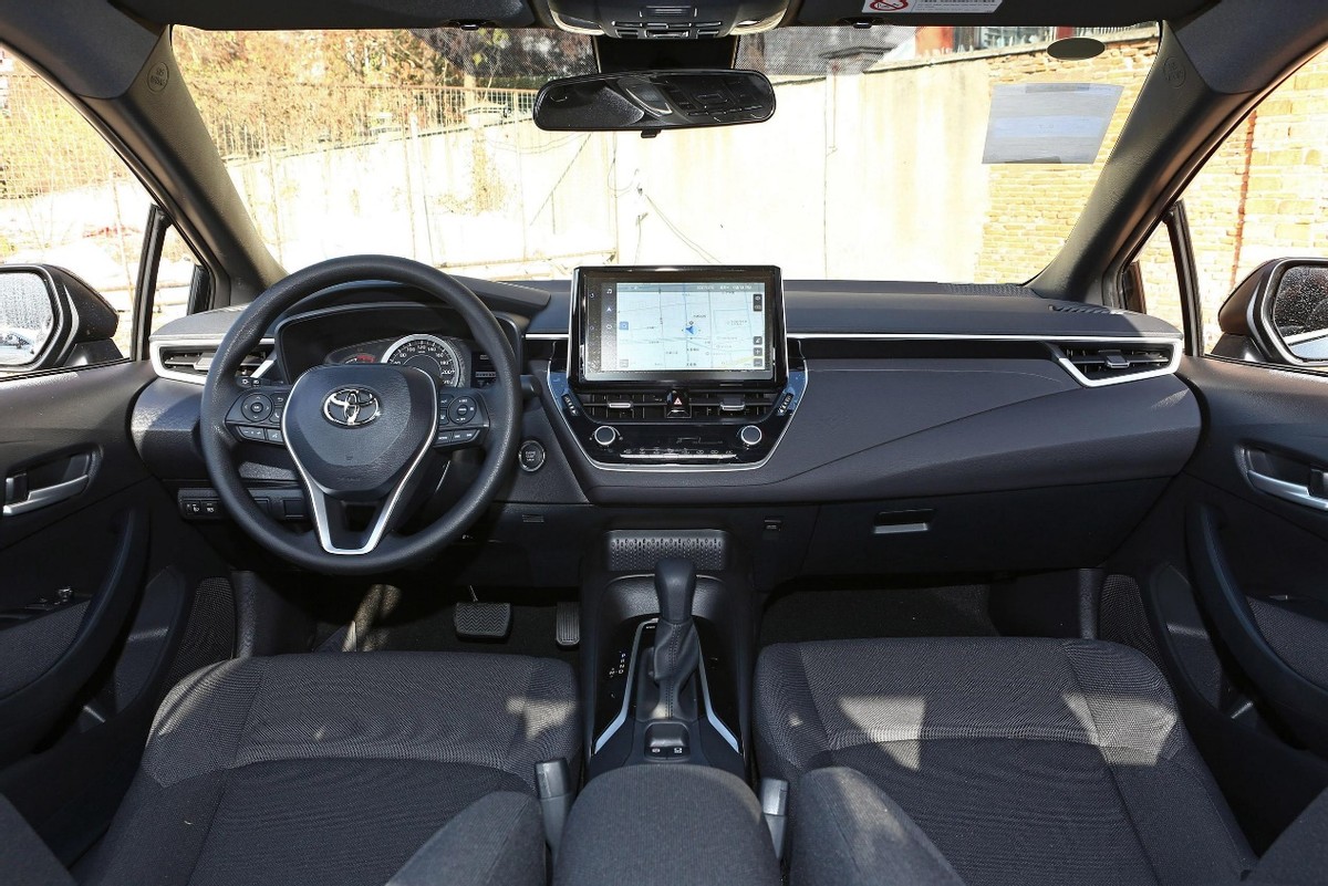 雷凌1.8双擎与朗逸1.4t对比评测,1.5l朗逸和1.5l雷凌哪个省油