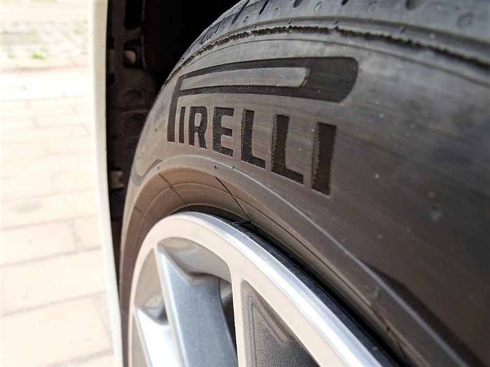 同样是倍耐力为什么有pzero和pirelli,倍耐力pzero和马牌csc5哪个好