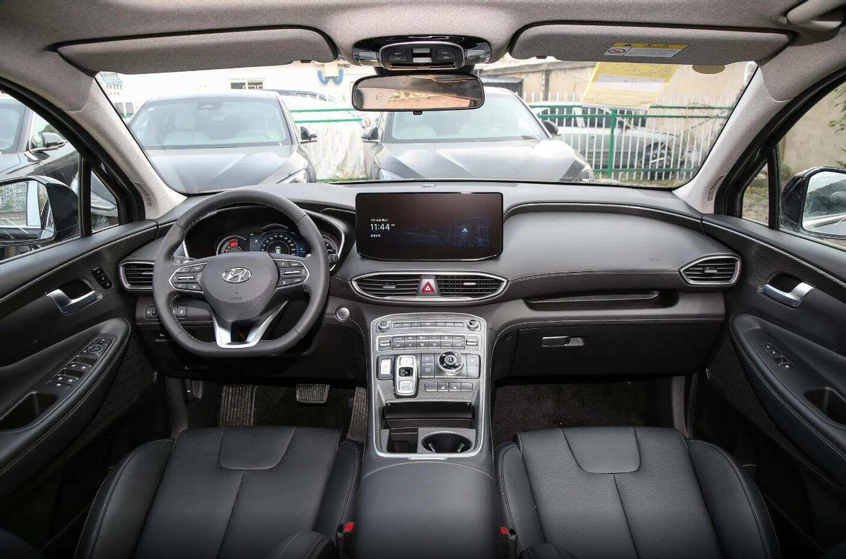 经济实用的中型SUV，护卫舰07VS现代胜达，20来万预算到底选谁？