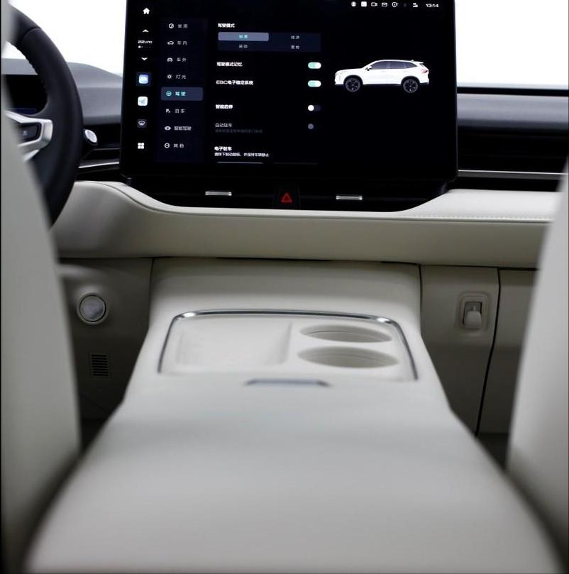 哈弗h6车门打开视频,哈弗全新h6车门内饰板有新的吗