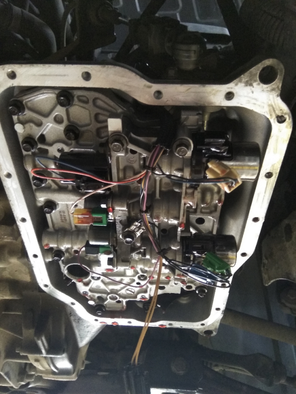 福克斯变速箱故障灯一直亮怎么办,12款福特福克斯变速箱故障灯亮了