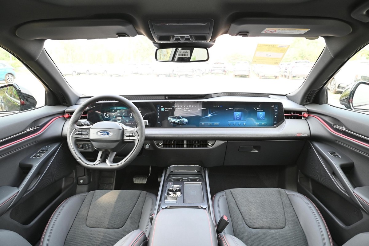 全新一代蒙迪欧空间,运动与科技结合产品