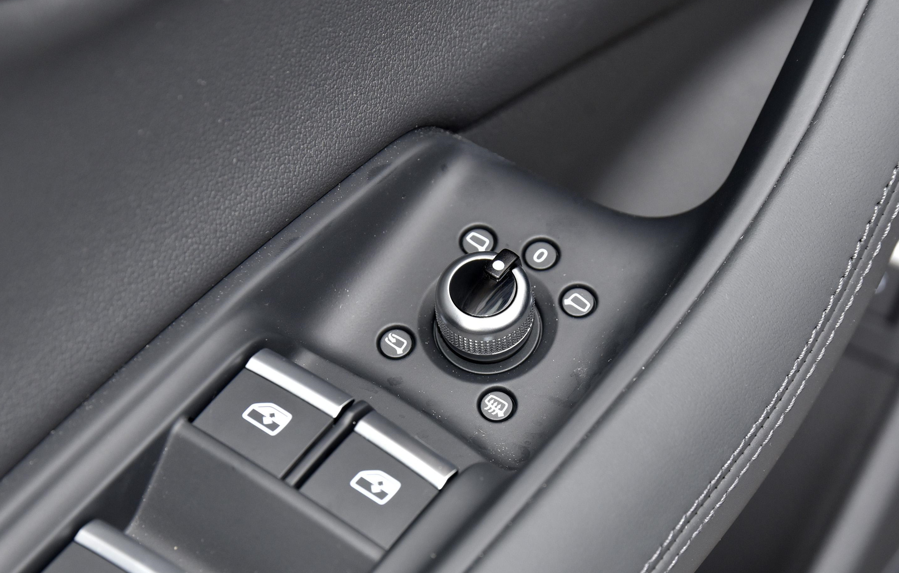 2019款奥迪Q73.0T55技术型参数,2023款q745tfsi有空气悬架吗