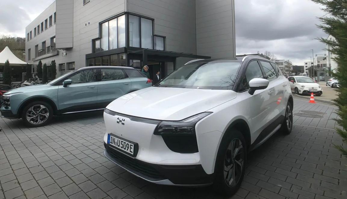 中国男足没去世界杯，中国新能源汽车却走向了世界