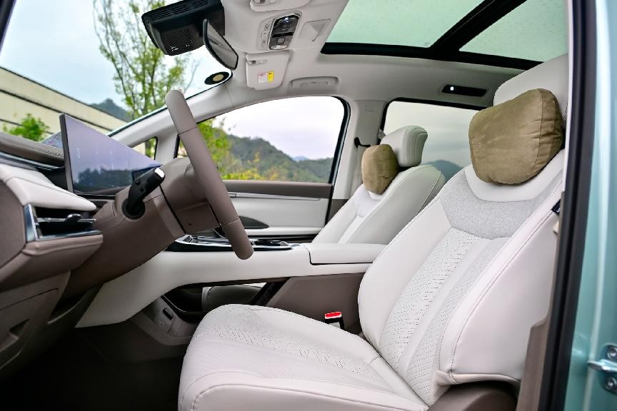 电子后视镜、旋转座椅还可换电，拥有专属化底盘设计的上汽大通大家7是否解决了MPV的痛点？