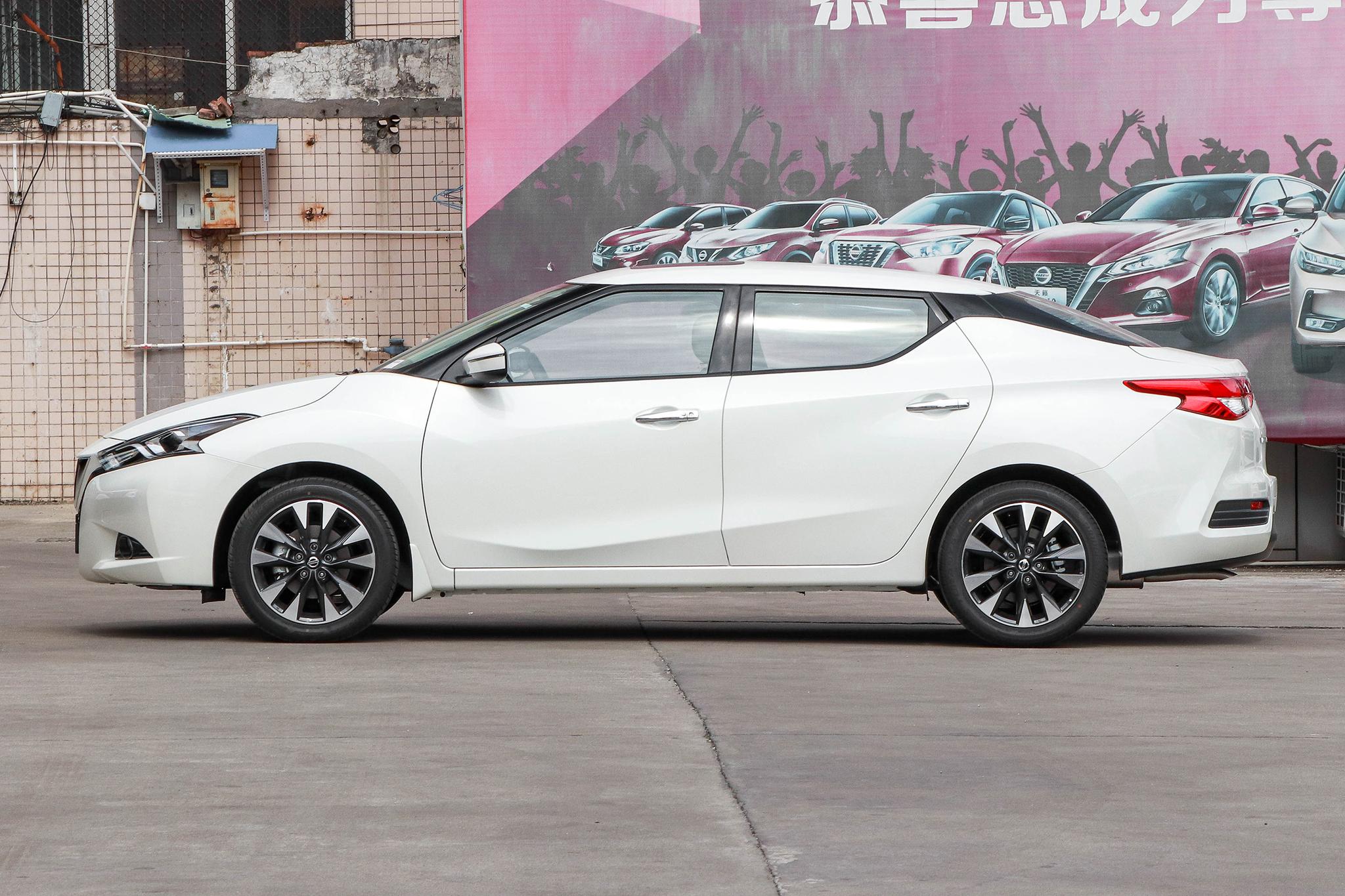 想买省油耐用的轿车，不妨看看蓝鸟，变速箱平顺、后备厢空间大