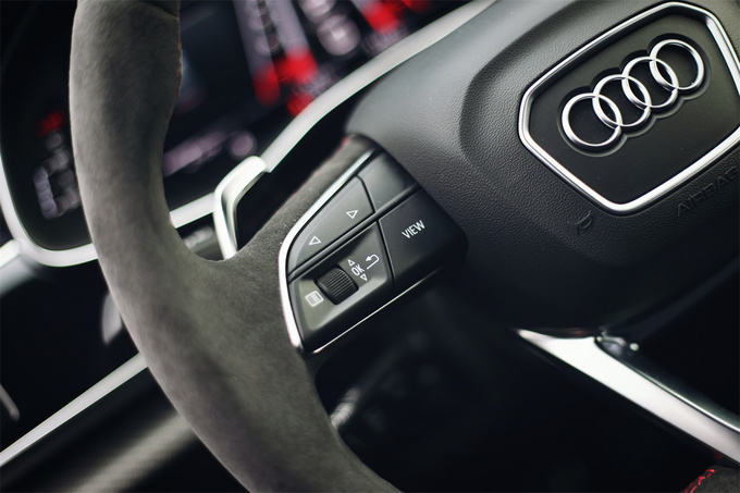 《豪华180》评奥迪RSQ8足够豪华的性能车啥样？