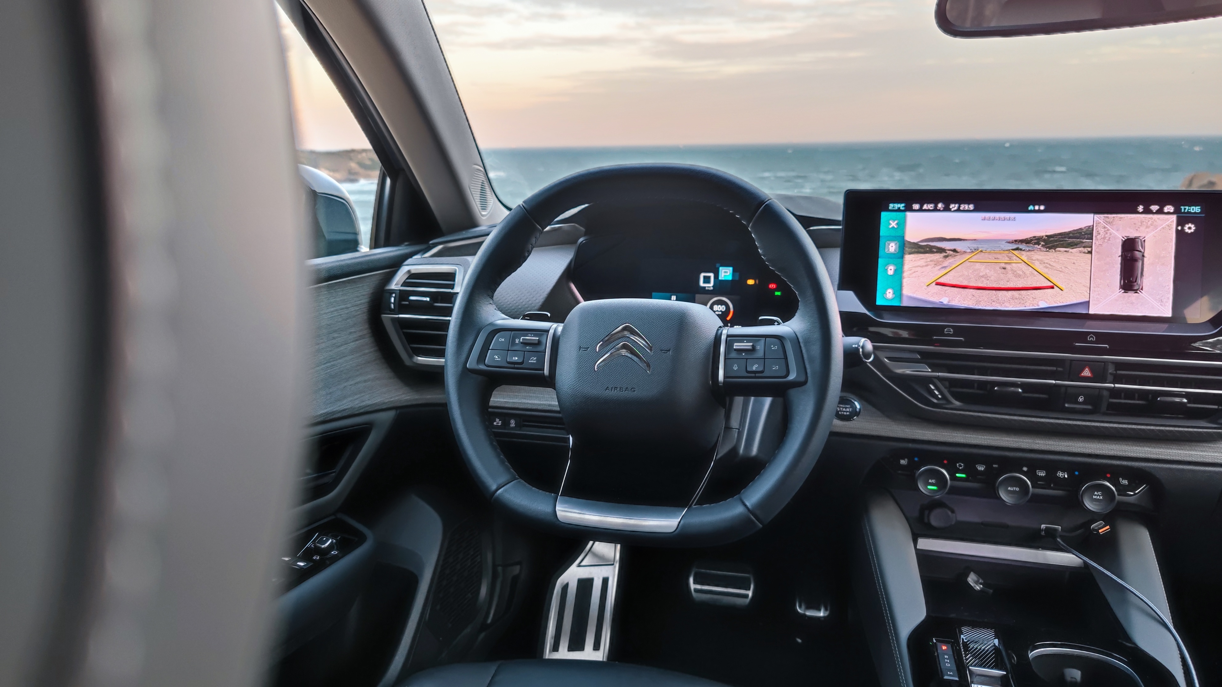 试驾凡尔赛C5X：B级车无疑，车机不难用，变速箱很平顺！