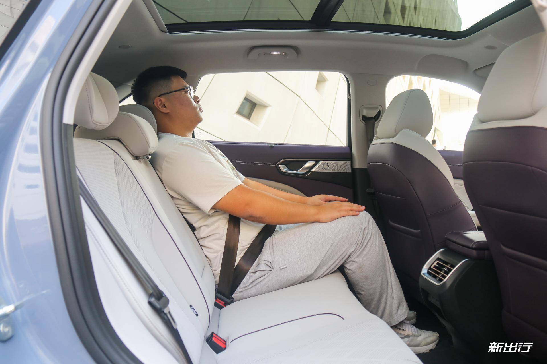 wey拿铁油电混动,wey拿铁混动版