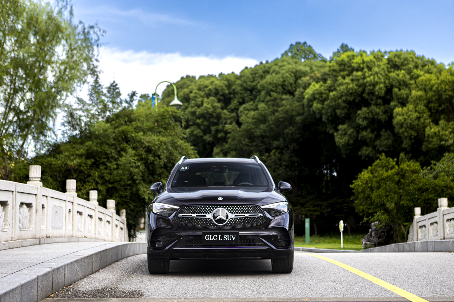 奔驰glc2602021款试驾视频,全新奔驰长轴距glcsuv正式亮相