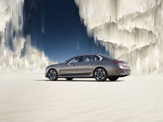 电动时代旗舰创新BMWi7满电上市三款车型售价百万起|汽势闪送