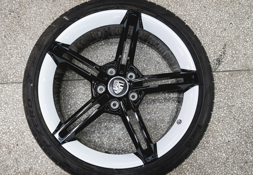 保时捷taycan绿色轮毂,保时捷taycan米色金属漆