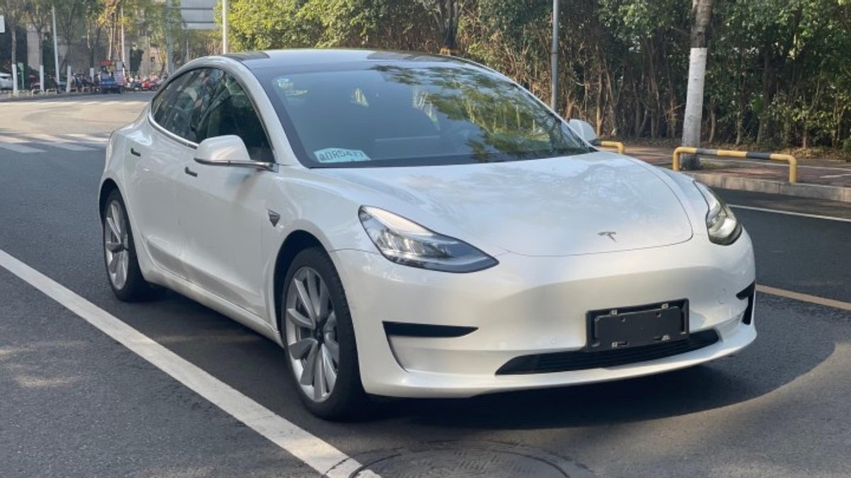10万公里的model3二手价格,开4年的二手车