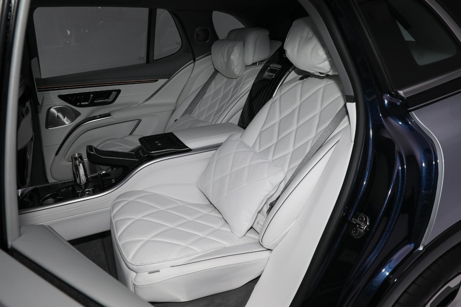 2023款迈巴赫eqs680suv,新款奔驰迈巴赫eqs