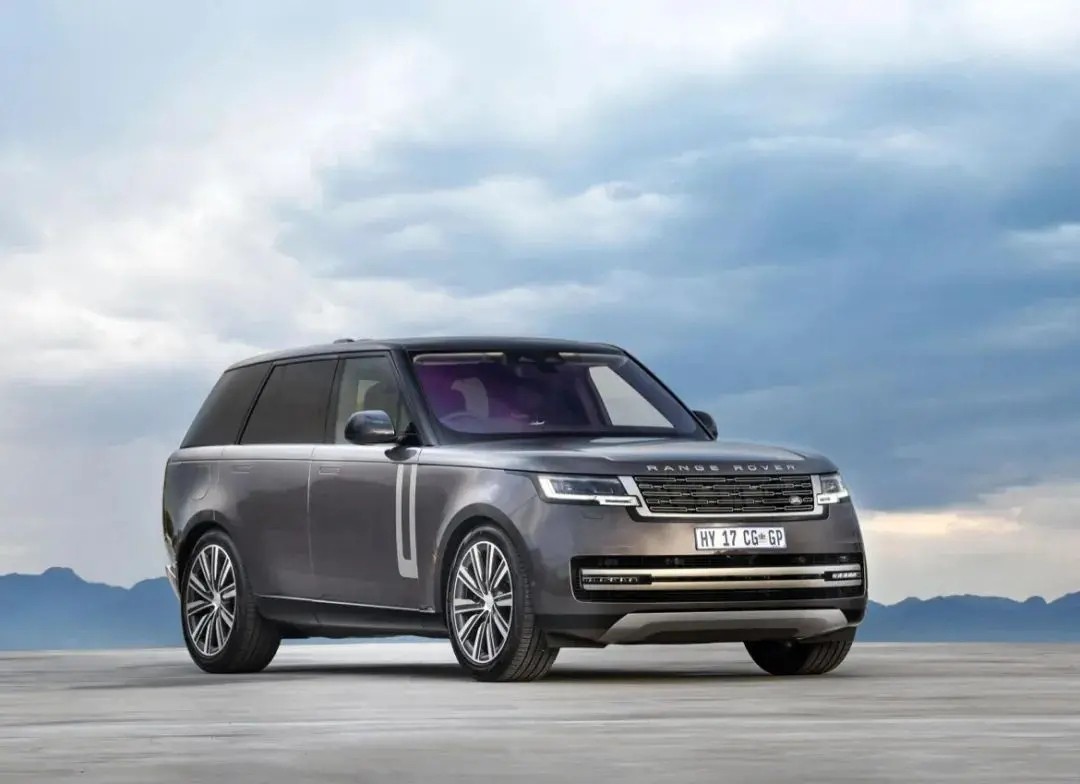 天津路虎揽胜142万,2023款入门版路虎揽胜运动落地价