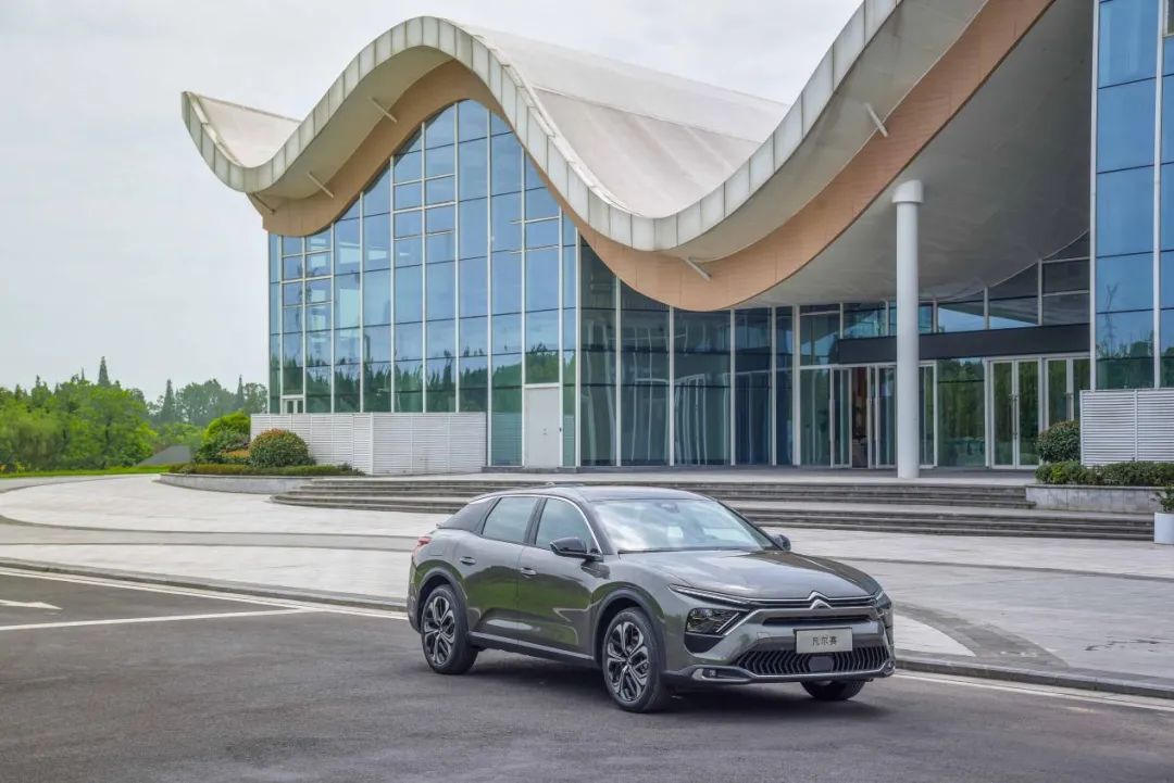 试驾凡尔赛c5x2022款,试驾凡尔赛c5x几款颜色