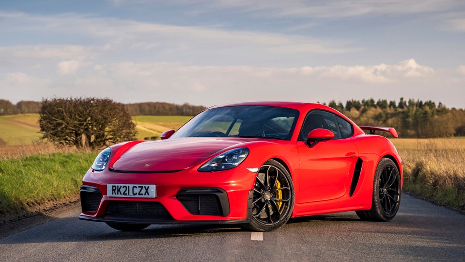 买跑车必须选装吗,买718跑车时能加装尾翼吗