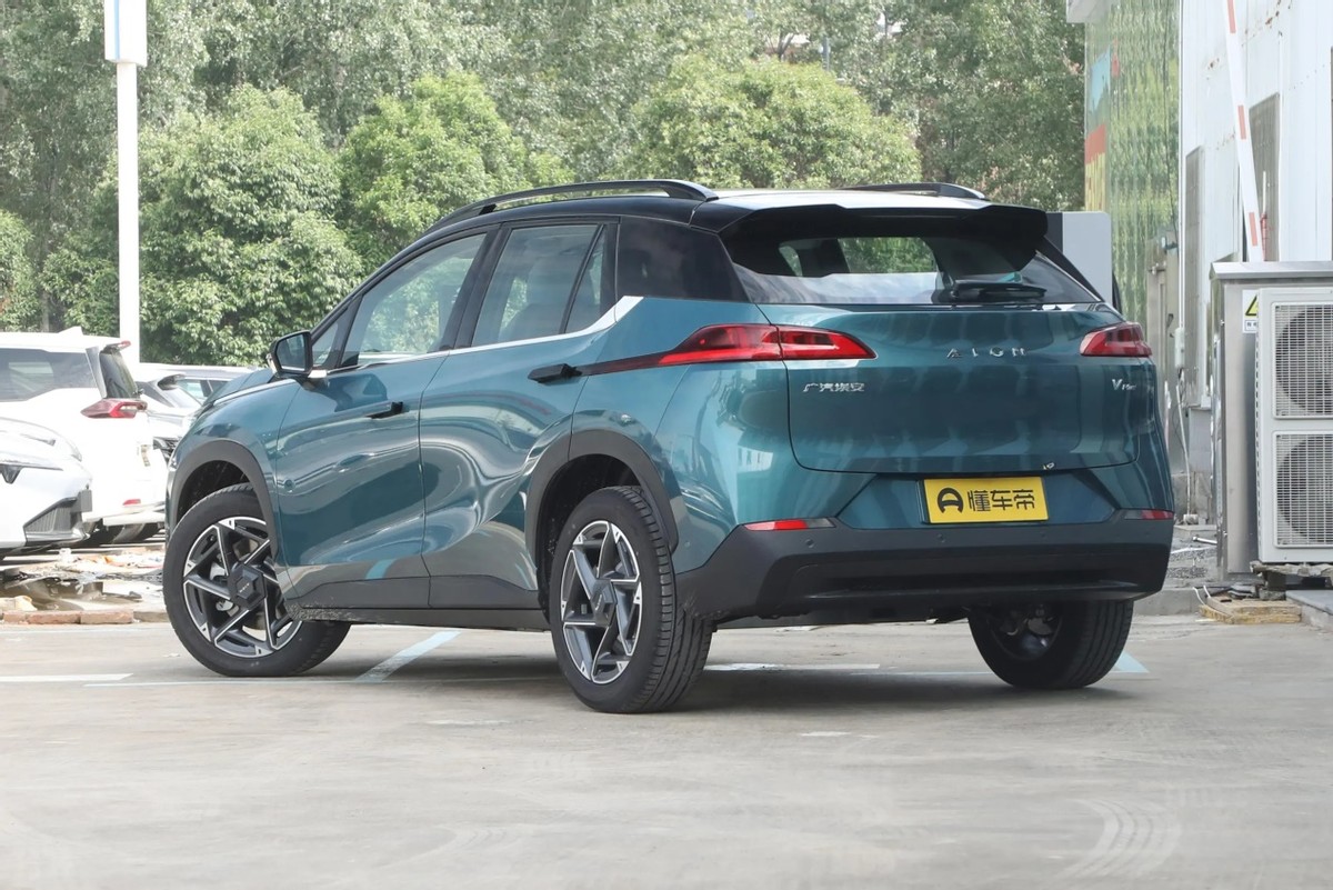 广汽埃安aiony和比亚迪宋plus,aionvplus和aionv区别