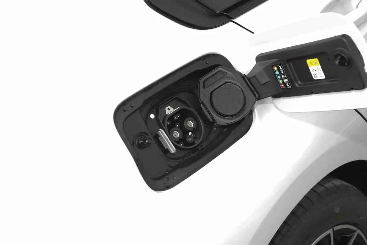 理想的驾驶感受和宝马i3对比,2023款新能源纯电宝马i3全部功能