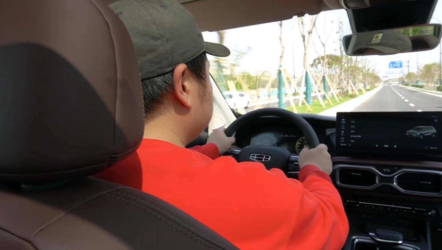 2020款吉利豪越七座第三排评测,吉利豪越1.8t加92号油好还是95号