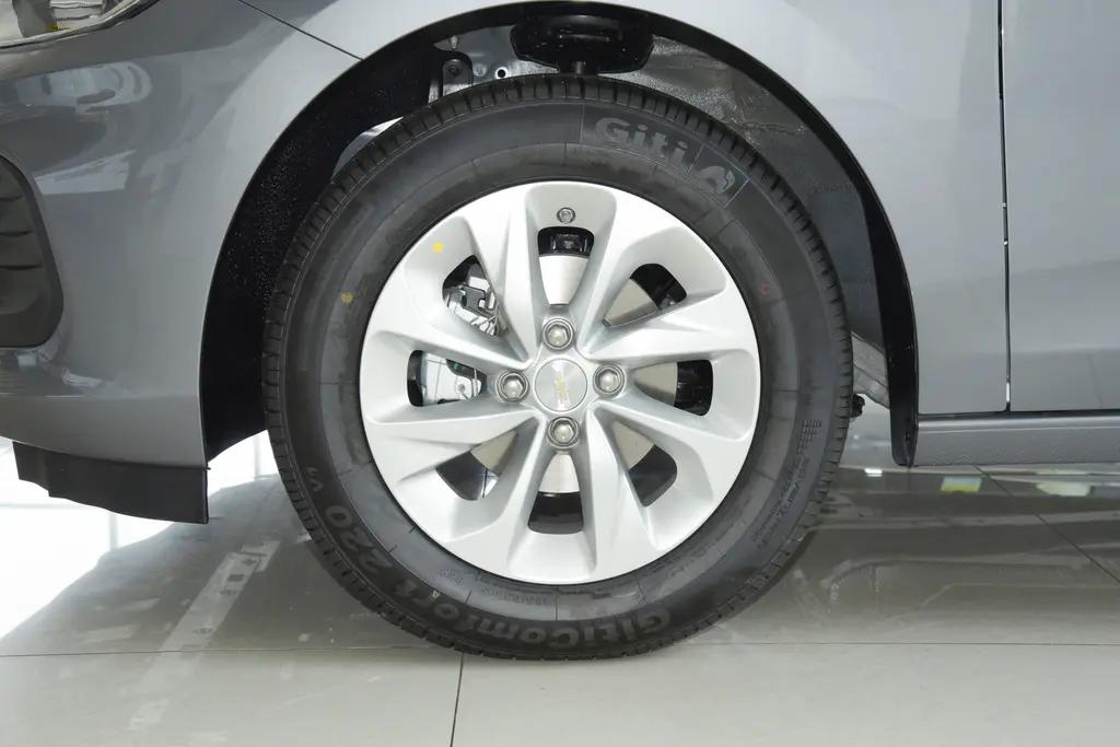 雪佛兰科沃兹最低配车落地多少钱,雪佛兰科沃兹最低配落地价多少