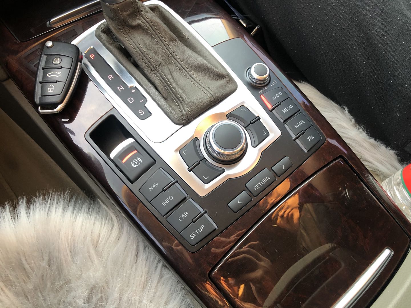 11年的奥迪a6l有手动挡的吗,11年奥迪a6l是什么黑