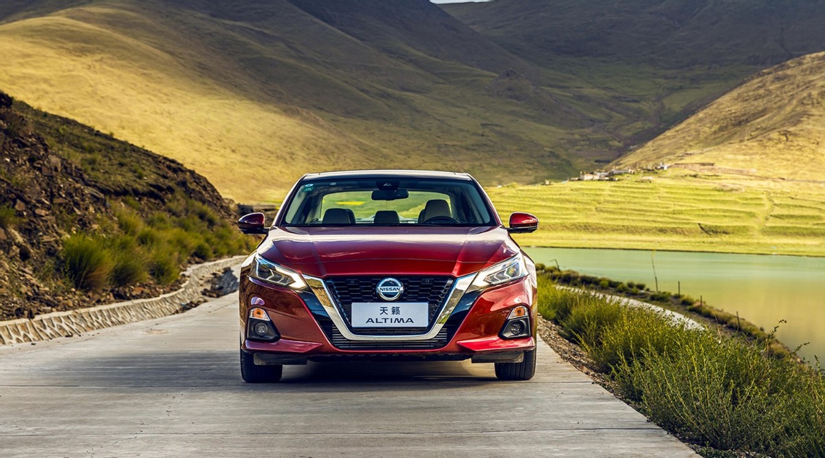 2022款天籁雅阁凯美瑞横评视频,全新天籁2020舒适版与全新凯美瑞