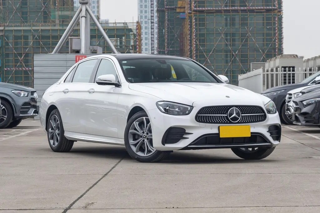 优雅与霸气共存的豪车,奔驰e级2022款300l运动豪华