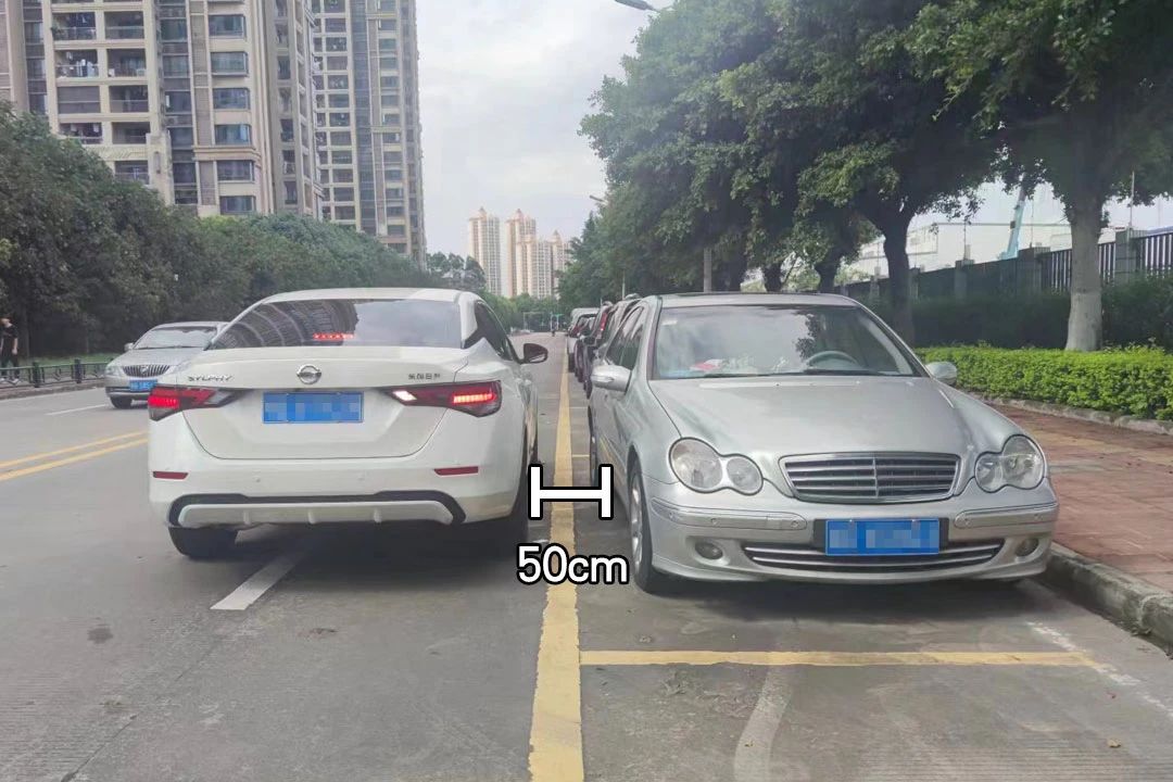 看不到车轮侧方位停车技巧现实版,侧方位停车不刮蹭前车车尾的技巧