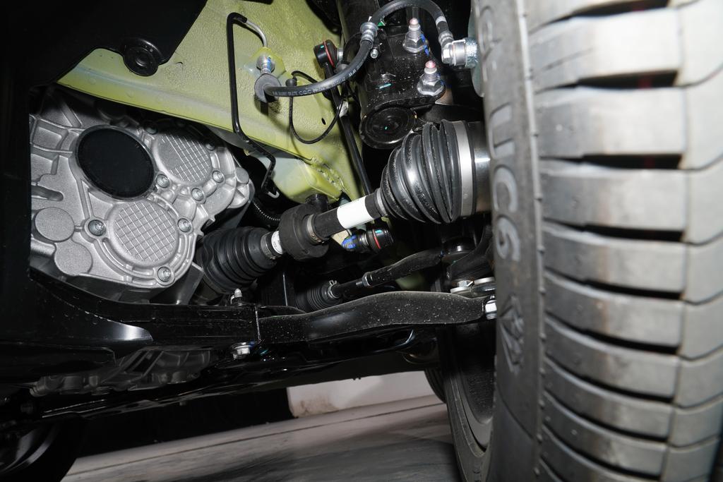 国产北汽魔方,一台新潮燃油车静态体验北汽魔方