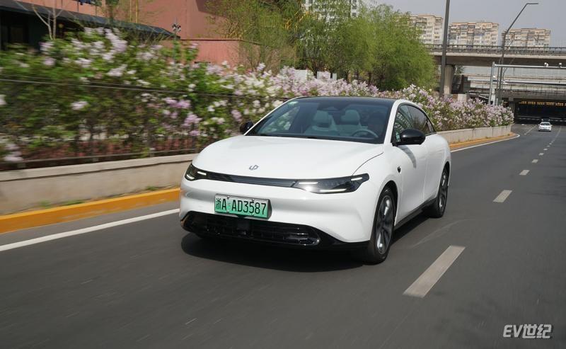 零跑c01舒享版2023款车主评价,零跑c01增程版智享版现车