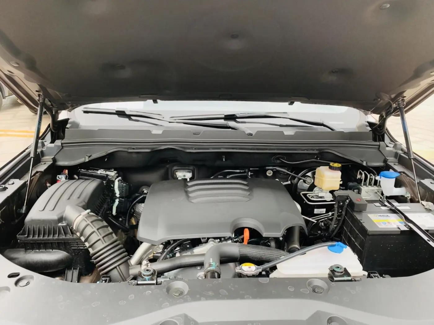 长城炮商用版跟同级别皮卡车对比,全新长城炮高端皮卡路试