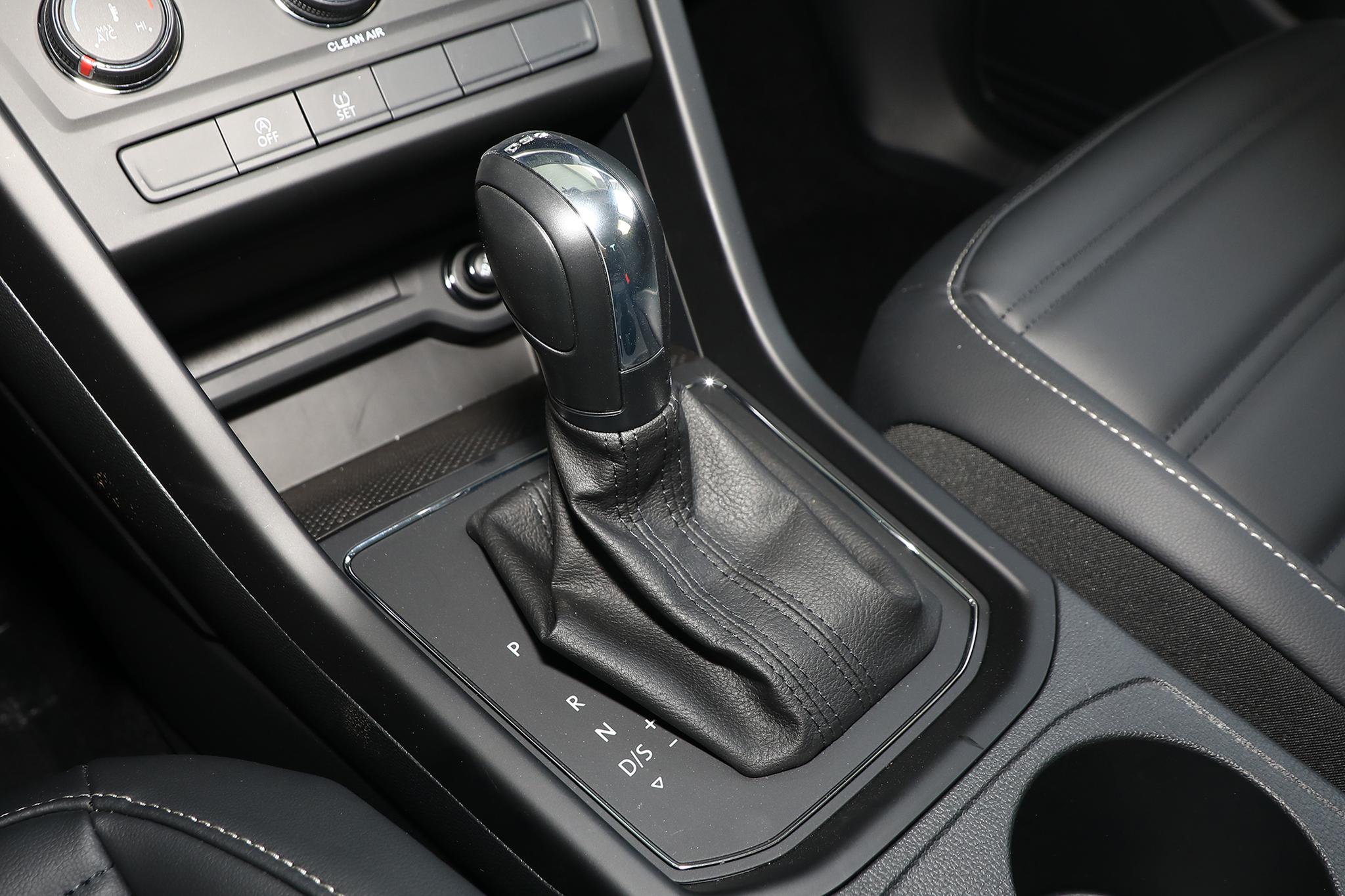 最新款途安mpv5座,顶配版旗舰六座大众途安开车感受