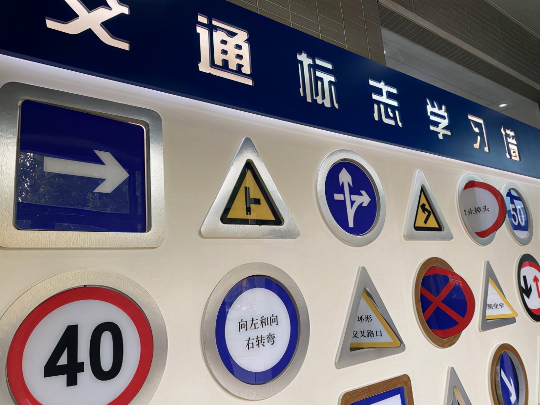 智能学车和教练教车哪个比较好,学车必须要有老司机