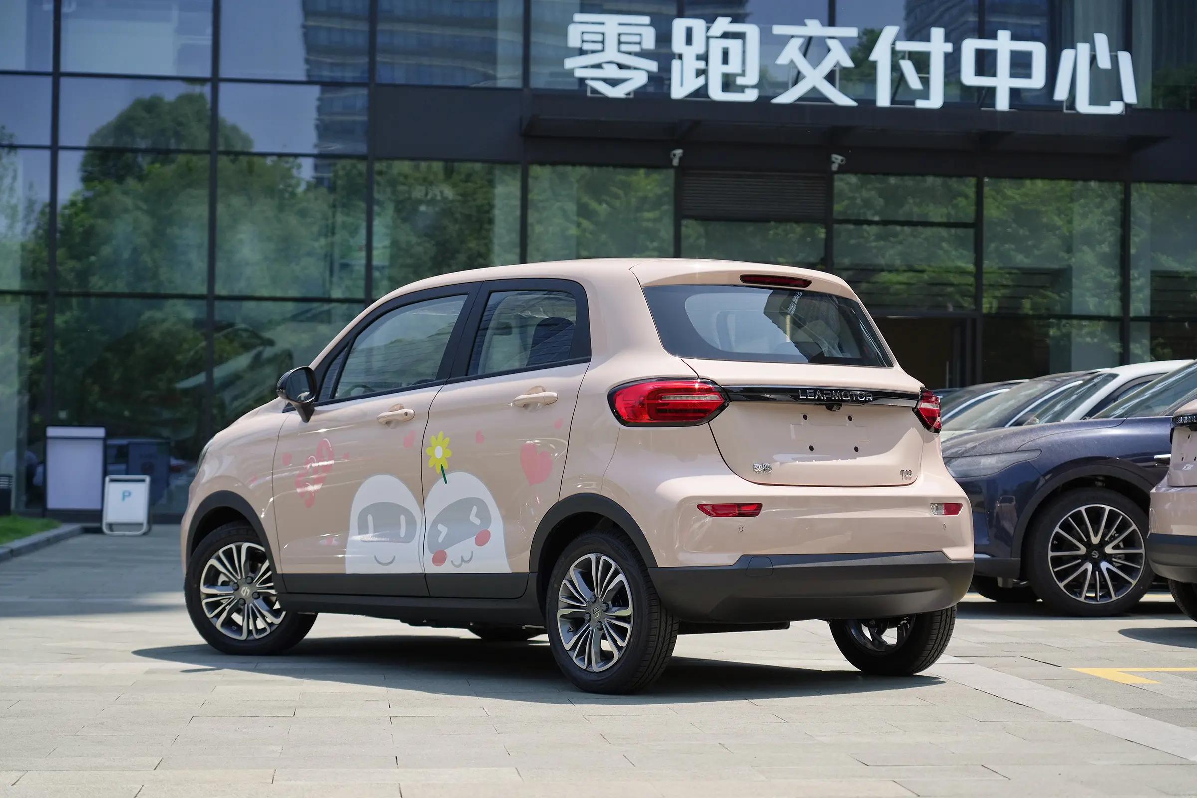 售价5.98万零跑t03400轻享版上市,2023款零跑t03焕新上市