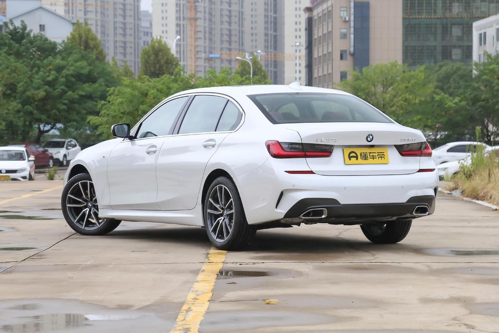 谈到安全性能就不能错过宝马3系这款车