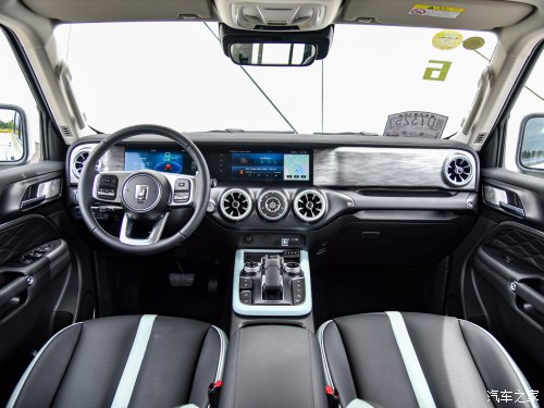 文能武能骑马仗剑走天涯,坦克300越野版全时四驱怎么样