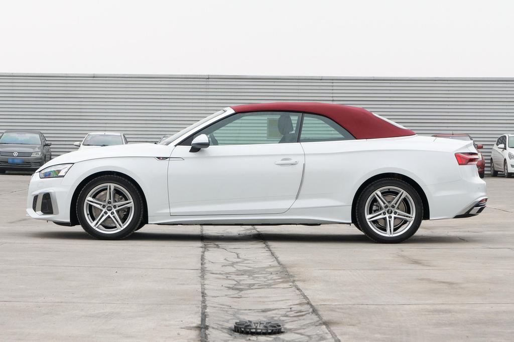 奥迪敞篷车a5,奥迪a5敞篷跑上马路