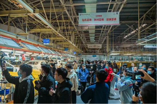 雪铁龙C6热销场面,雪铁龙c6降价9万元还挣钱吗