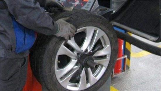 换轮胎要做四轮定位还是动平衡,车辆跑偏做四轮定位还是动平衡